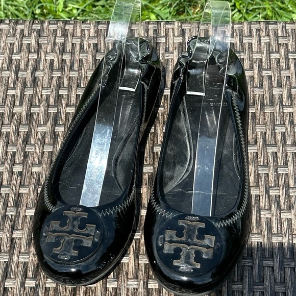 Tory Burch Black Patent Leather Reva Ballet Flats Sleek and stylish! - Picture 3 of 5